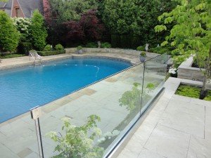Frameless pool railings