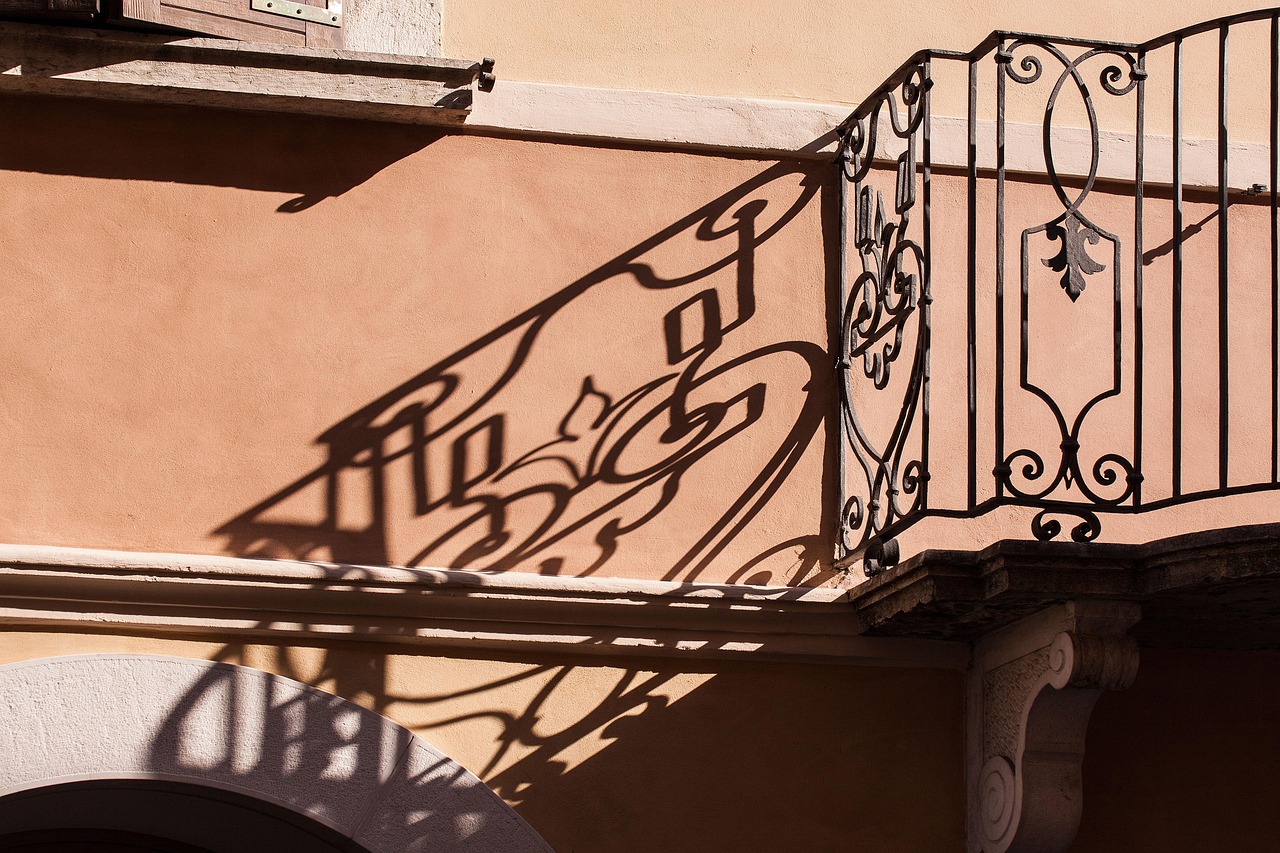 Renovate Your Balcony With Elegant Rail Solutions 2026 - Railings ...